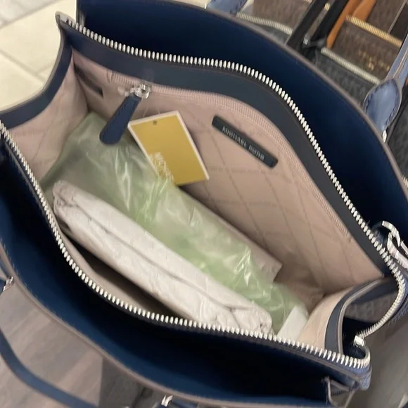 MICHAEL KORS Sheila Medium Ombré Signature Logo CZ Satchel Crossbody 
Navy 
NWT - Picture 14 of 16